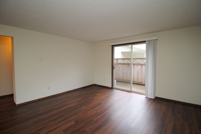 Photo - 14620 SE Woodland Way Unit 02