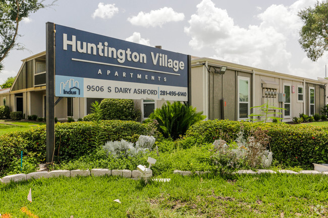 Building Photo - Huntington Village And Cambridge Crossing Rental