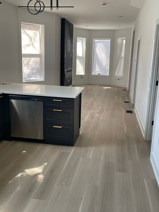 Photo - 5531 S May St Unidad 1