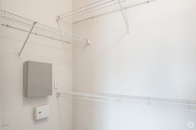 1BR, 1BA - 715SF