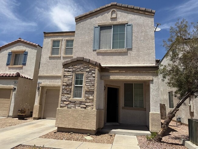 Building Photo - Move-In Ready Opportunity