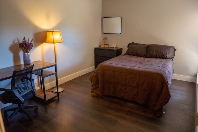 Photo - 430 N Civic Dr