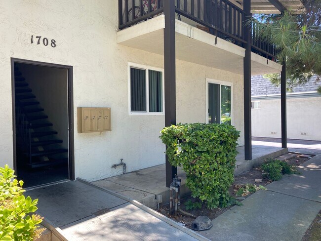 1708 Ross Cir Unit 2
