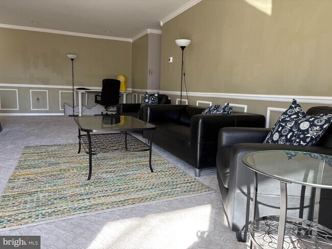 Photo - 1637 Oakwood Dr Unidad S410