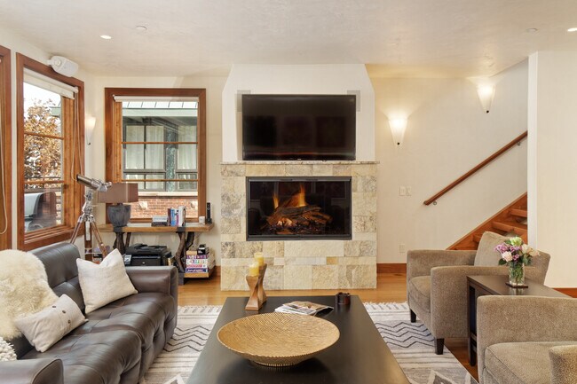 Photo - 712 S Galena St