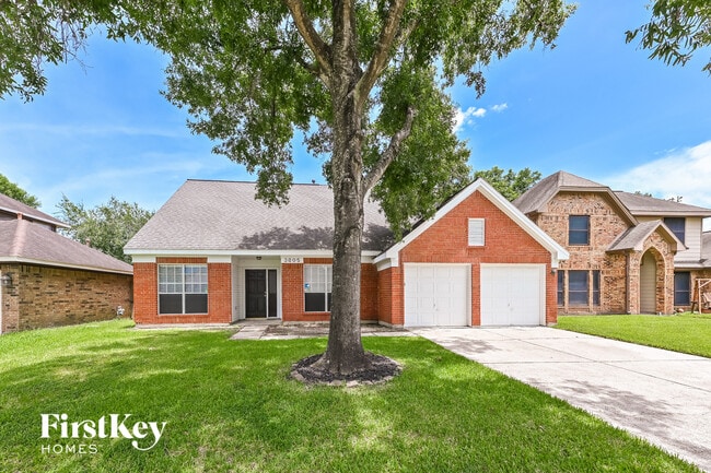 Building Photo - 3805 Redbud Dr