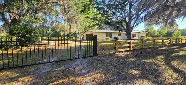 Photo - 3 Bedroom/3 Bath home in Archer FL