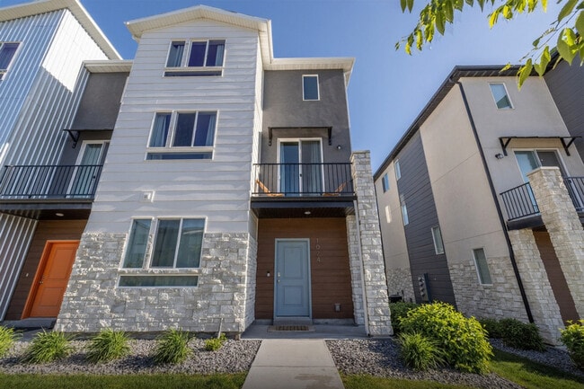 Photo - 1024 W 400 S Unidad ID1249878P