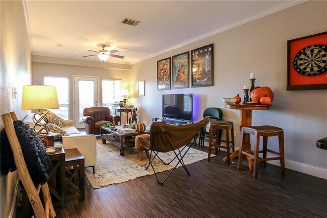 Photo - 910 W 25th St Unit 204