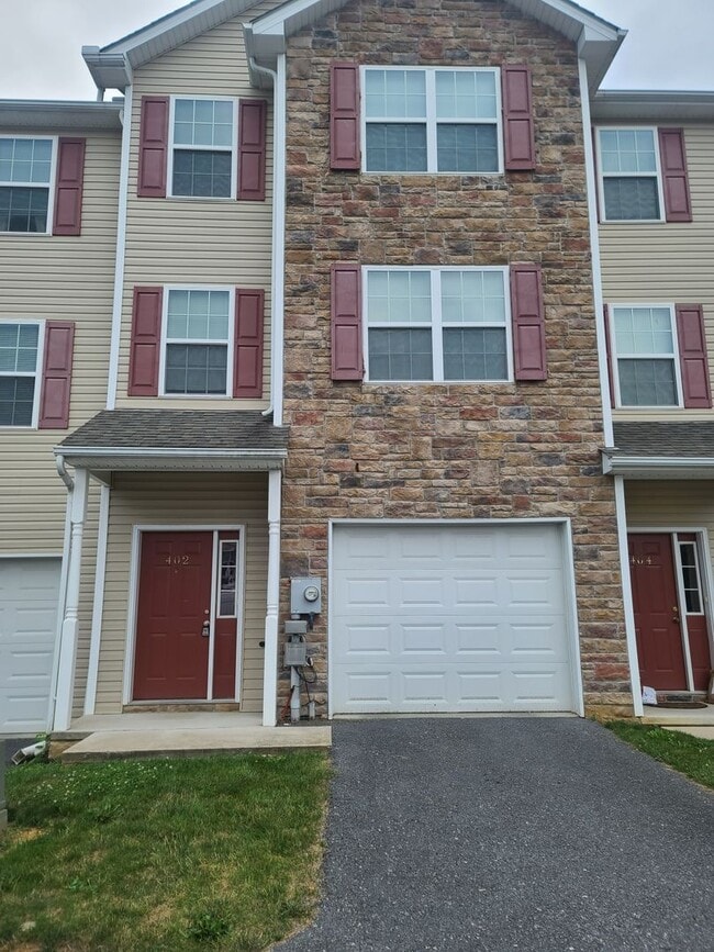 Building Photo - 3 Bedroom Townhome for Rent in Waynesboro