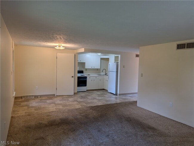 Photo - 13992 E Center St