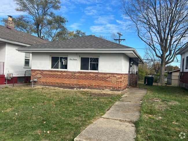 Building Photo - 2 bedrooms 1 bathroom house