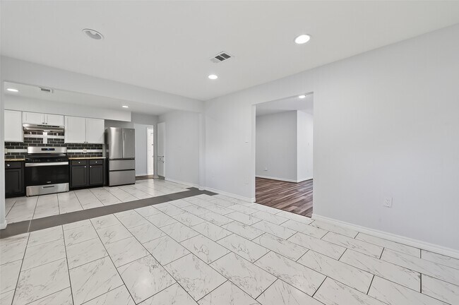 Photo - 5635 Belarbor St