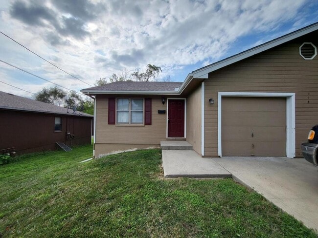 Building Photo - 114 Persimmon Dr Rental