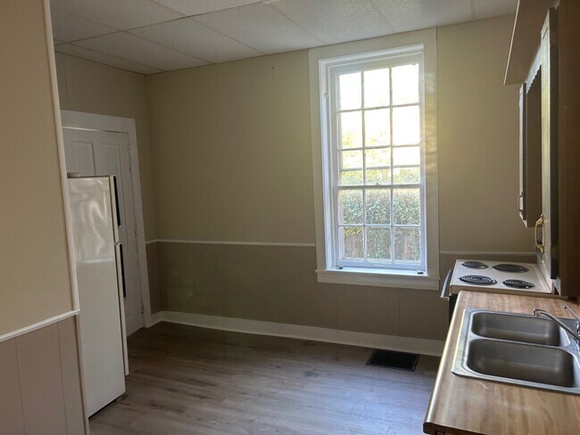 kitchen - 44 S Monroe St Unit 44 S Monroe St