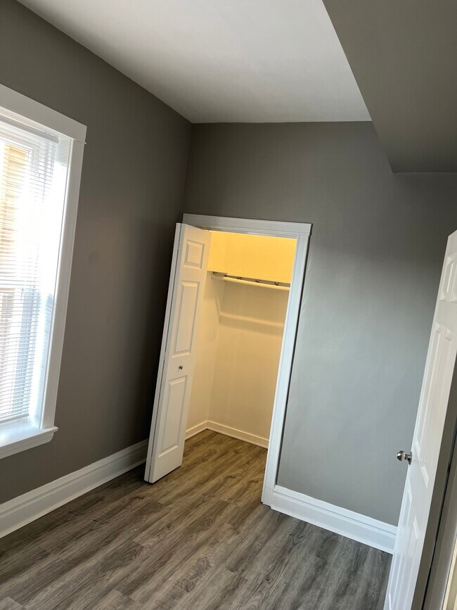 Bedroom 2 - 3001 W 41st St Unit 1R