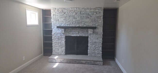 2906 Cabrillo Cir