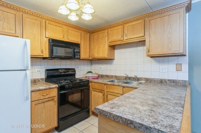 Photo - 5S100 Pebblewood Ln Unit E4