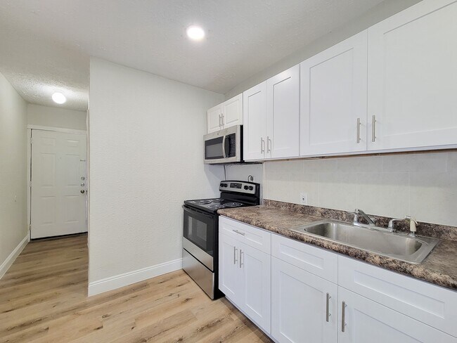 711 Ave A Unit 2