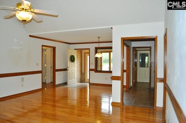Photo - 305 Willowood Pkwy