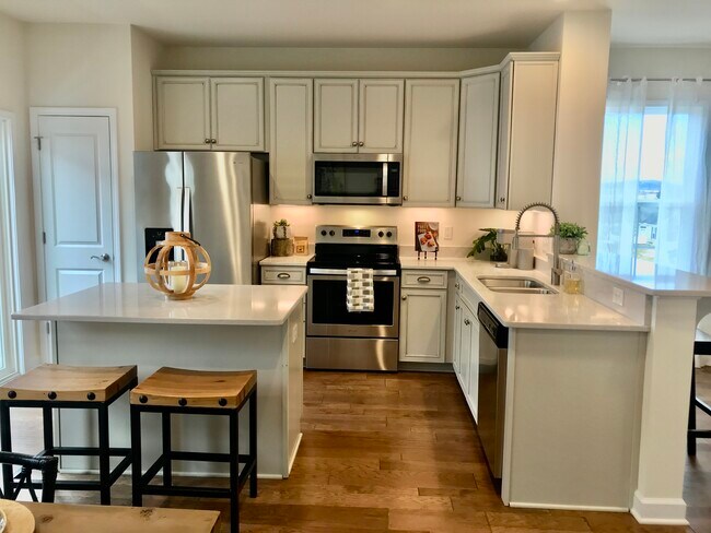 Photo - 100 Hamilton Ave NW