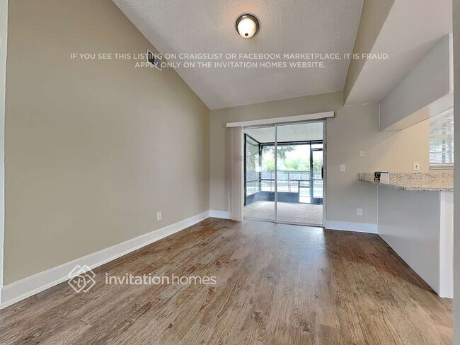 Photo - 2121 Redleaf Dr