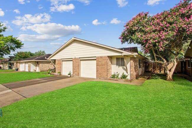 Photo - 1435 Silverpines Rd