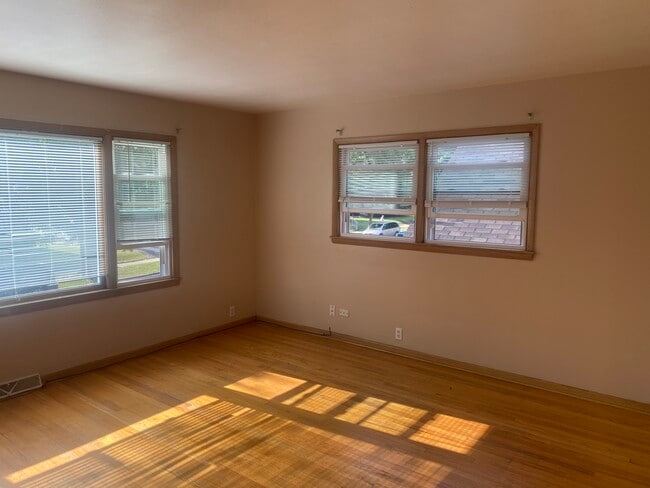 Building Photo - 3536 N 85th St Unit UPPER DUPLEX Rental