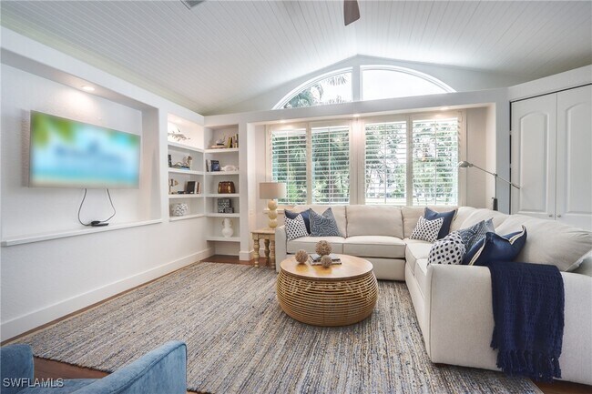 Photo - 678 11th Ave S