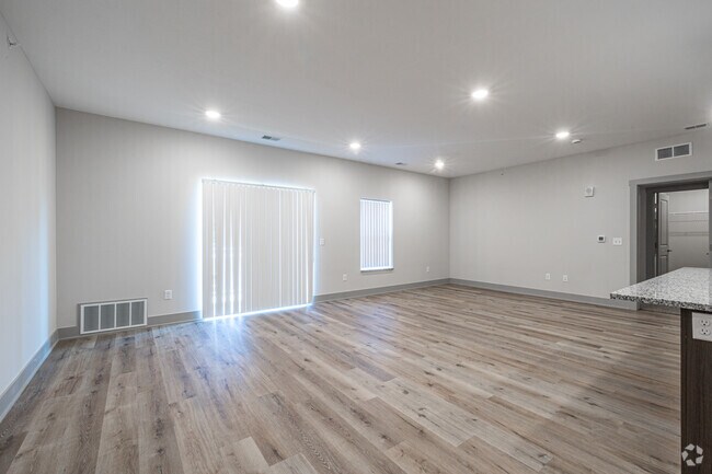 1BR, 1BA - 931SF - Driftwood - Living Room