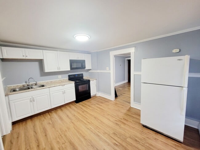 Building Photo - 414-416 E Main St Unit 414-B