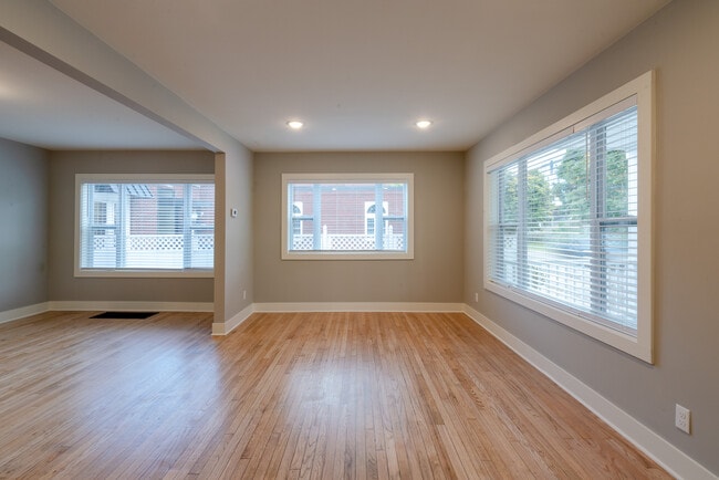 Photo - 621 3rd St NW