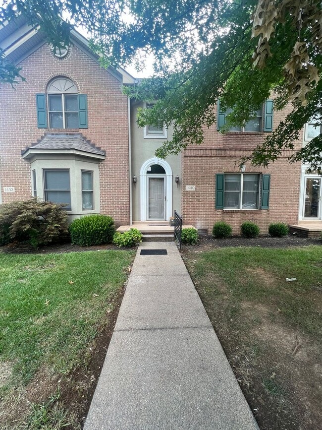 Spacious three bedroom, two and a half bat... - Spacious three bedroom, two and a half bat... Townhome