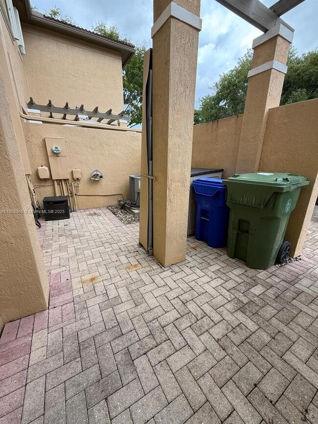 Photo - 705 SW 147th Ave