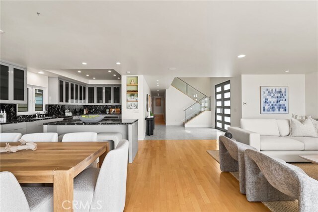 1554 E Oceanfront