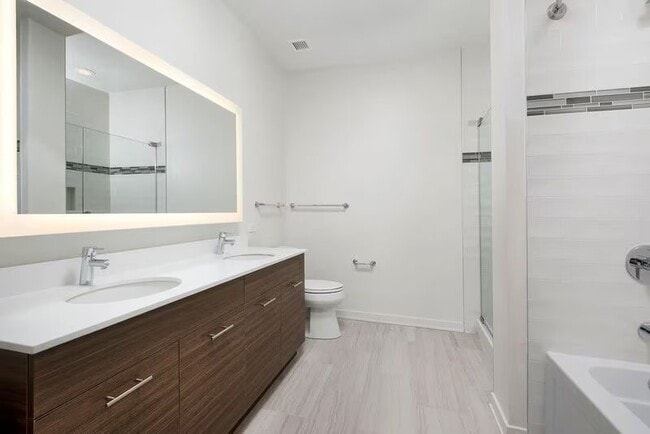 Photo - 330 W Chestnut St