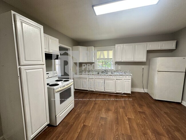 Photo - 1082 Lamont St