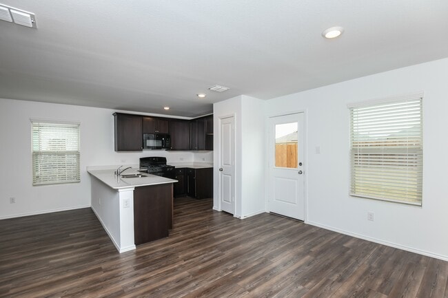 Photo - 1109 Wildflower St