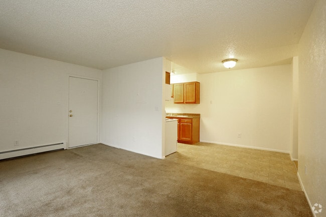 2BR, 1BA - 800 SF