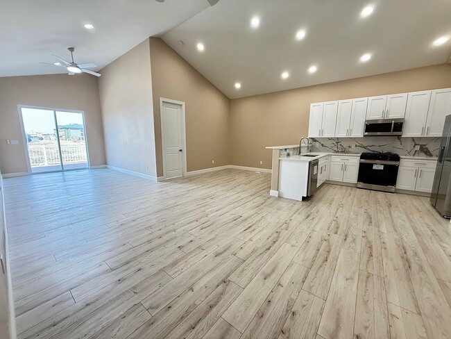 3107 W Laux Dr