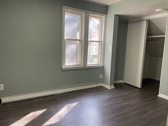 Photo - Inviting, Sunroom, Garage. PETS WELCOME