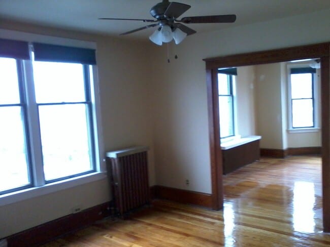 Building Photo - 1717 Main St Unit Apt 2