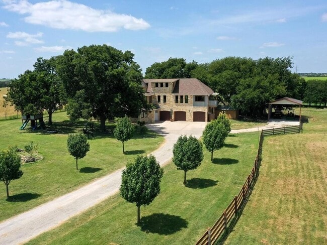 Building Photo - 161 CR 375