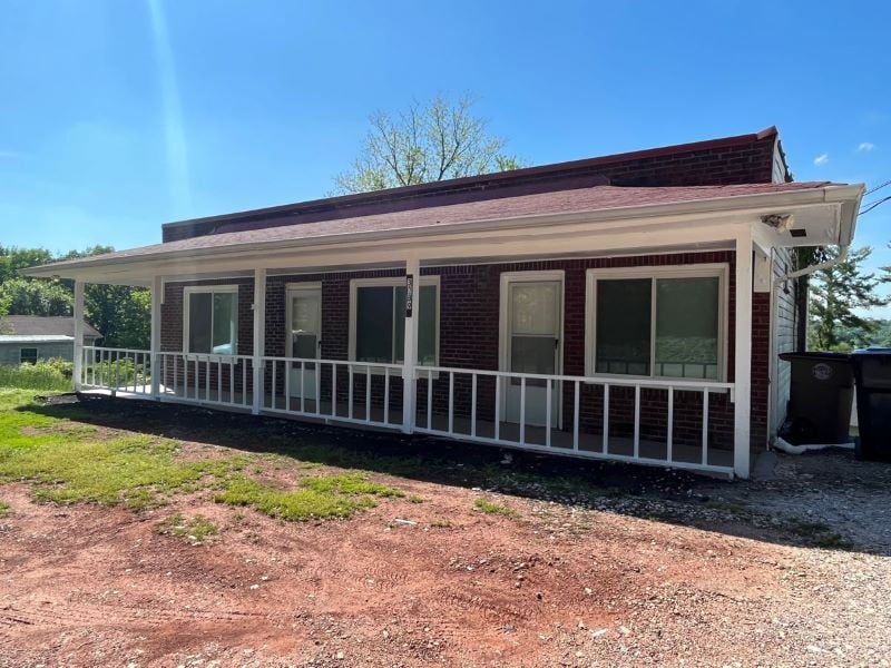 Charming 3 bed/2 bath, plus bonus, close t... - Charming 3 bed/2 bath, plus bonus, close t...