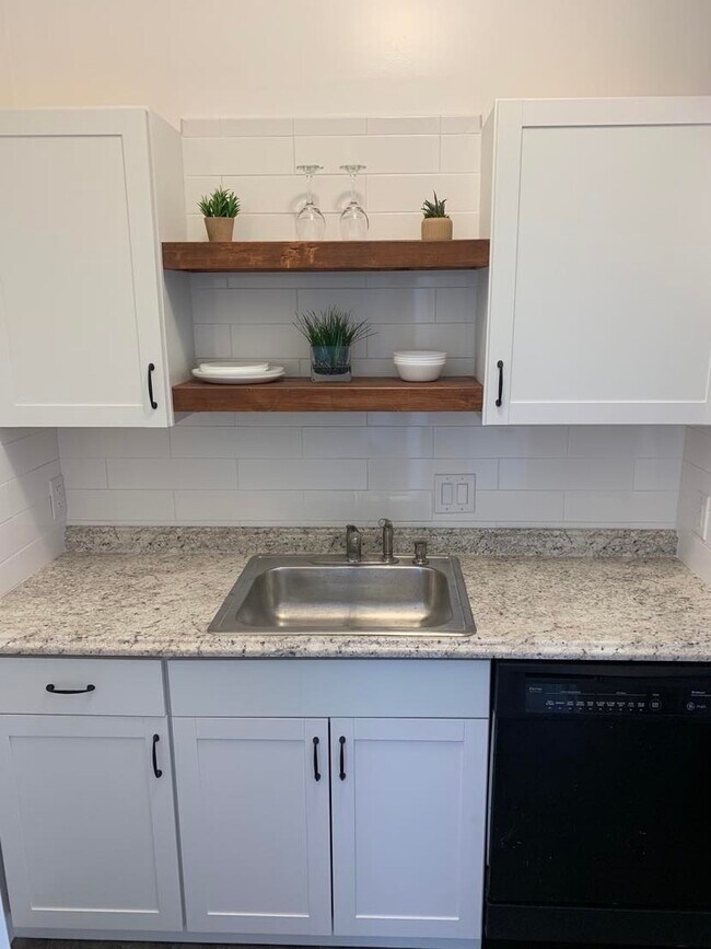 Kitchen - 1619 Mansfield St Unit #1