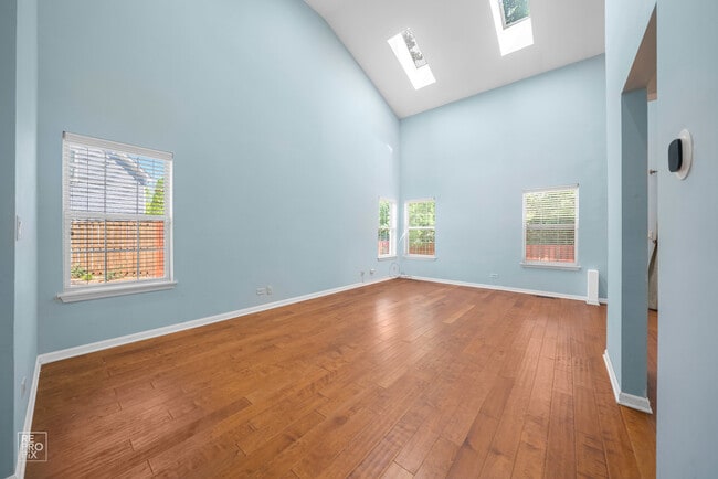 Photo - 1724 Leeds Ct