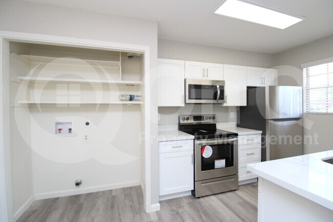 Photo - 625 S Westwood