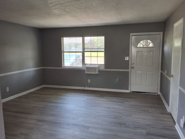 Photo - Beautiful 3 Bed, 1 Bath Convenient Locatio...