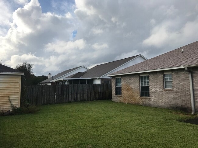 Building Photo - 963 John Wayne Cir
