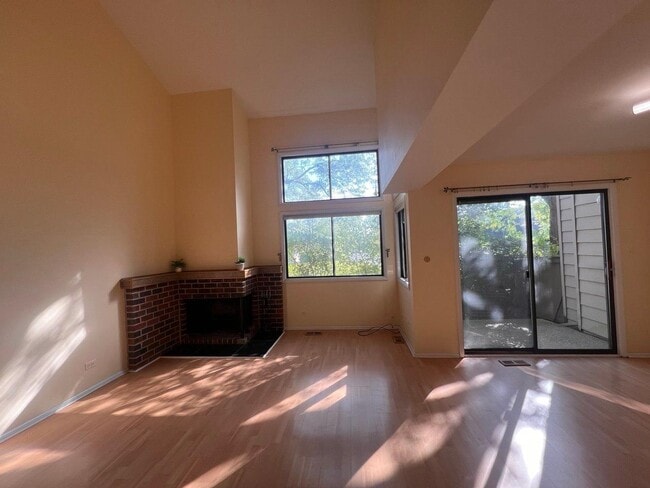 Photo - 823 Gladstone Dr